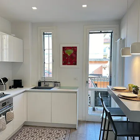 New Luxury Modern Flat In Center - Navigli/duomo Daire *