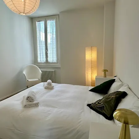 Daire New Luxury Modern Flat In Center - Navigli/duomo