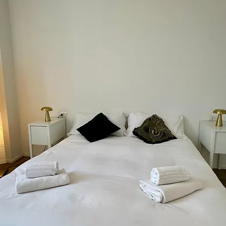 New Luxury Modern Flat In Center - Navigli/duomo Daire *