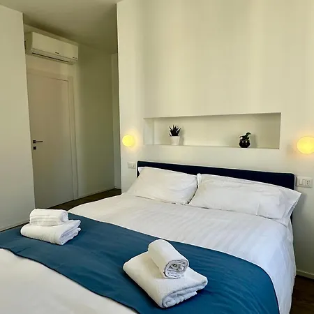 Daire New Luxury Modern Flat In Center - Navigli/duomo